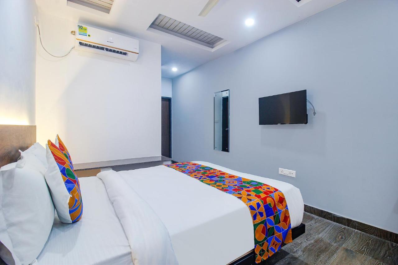 Fabhotel W Grand Suites - Nr Lanco Hills, Manikonda Hyderabad Ngoại thất bức ảnh