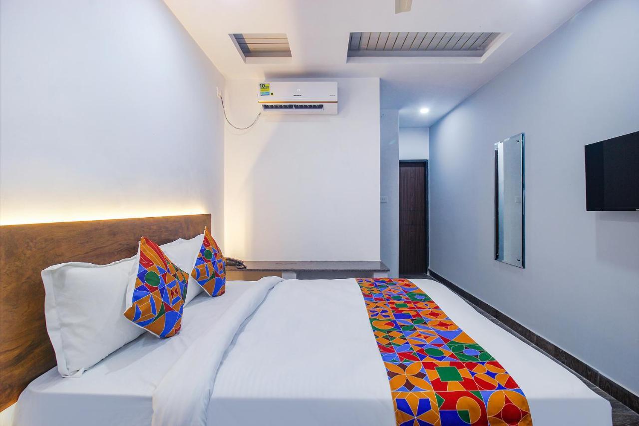Fabhotel W Grand Suites - Nr Lanco Hills, Manikonda Hyderabad Ngoại thất bức ảnh